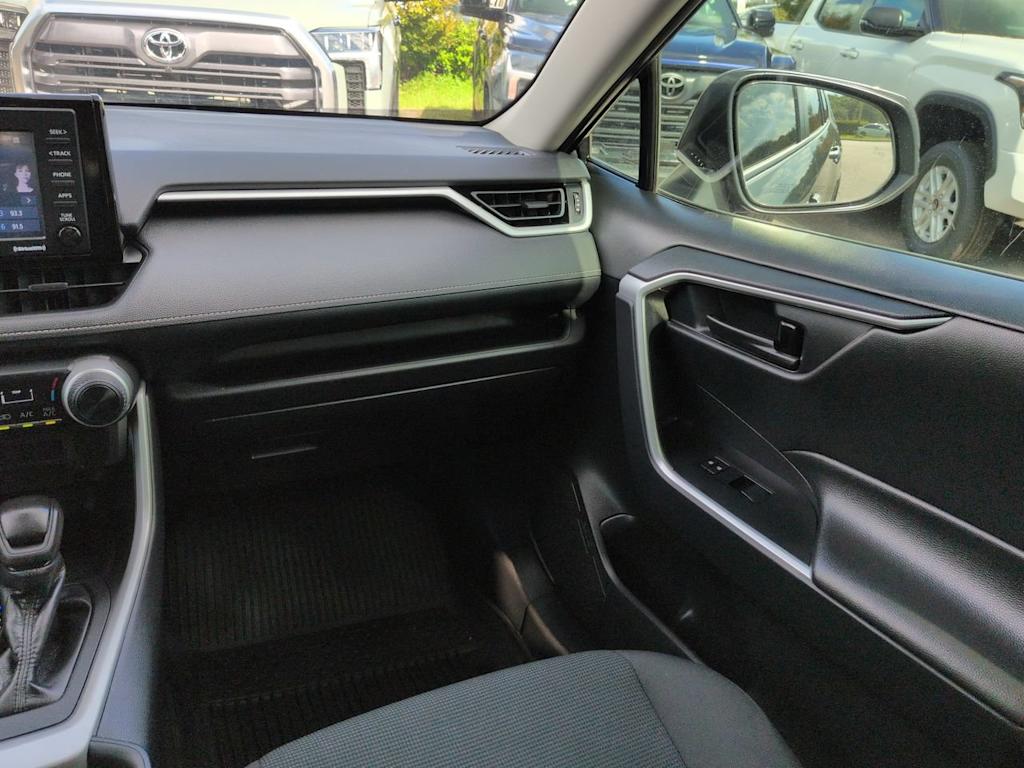 Thumbnail: 2021 Toyota RAV4 - 20