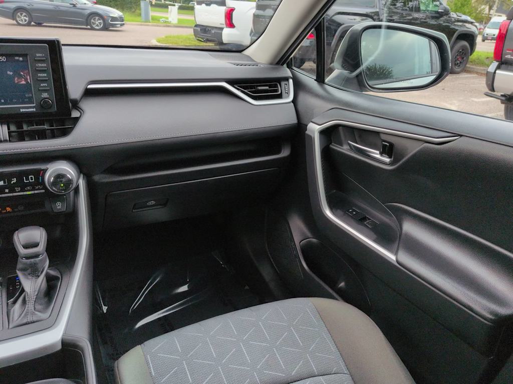 Thumbnail: 2022 Toyota RAV4 - 20