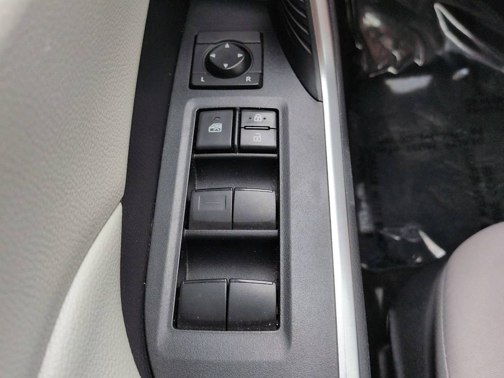 Thumbnail: 2021 Toyota RAV4 - 23