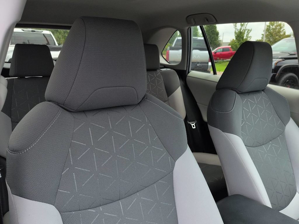 Thumbnail: 2021 Toyota RAV4 - 9