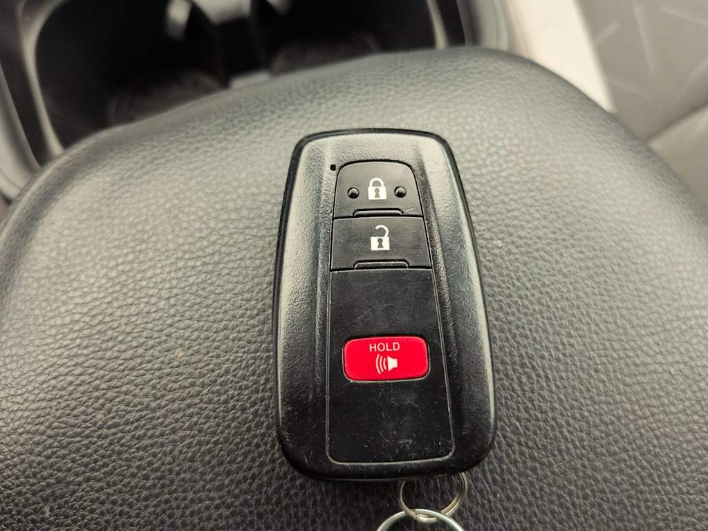 Thumbnail: 2021 Toyota RAV4 - 16