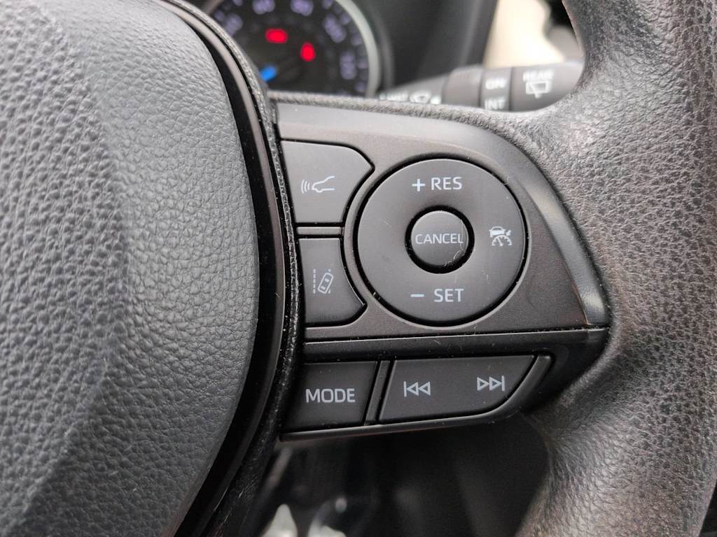 Thumbnail: 2021 Toyota RAV4 - 25