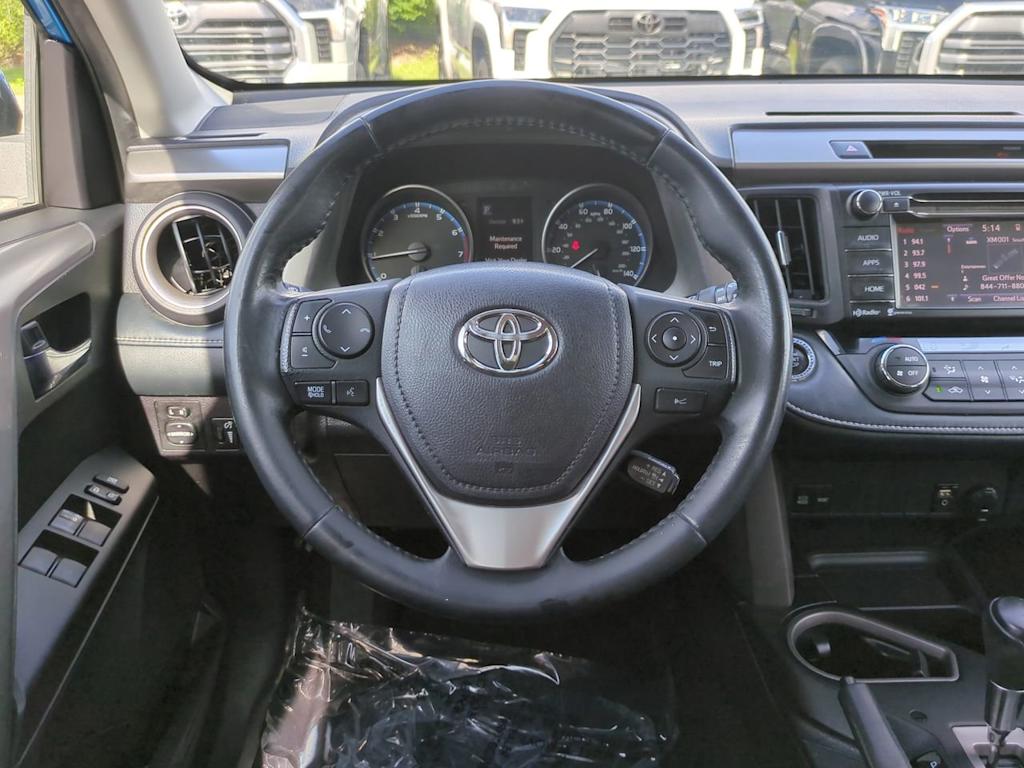 Thumbnail: 2018 Toyota RAV4 - 8