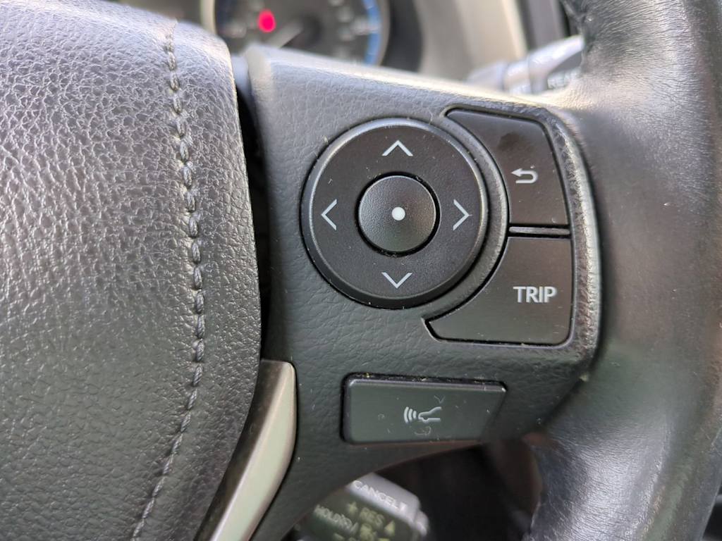 Thumbnail: 2018 Toyota RAV4 - 26