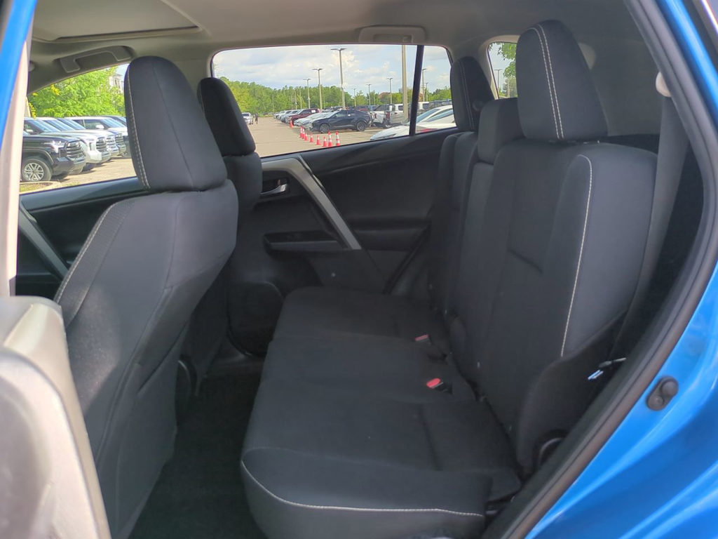 Thumbnail: 2018 Toyota RAV4 - 11