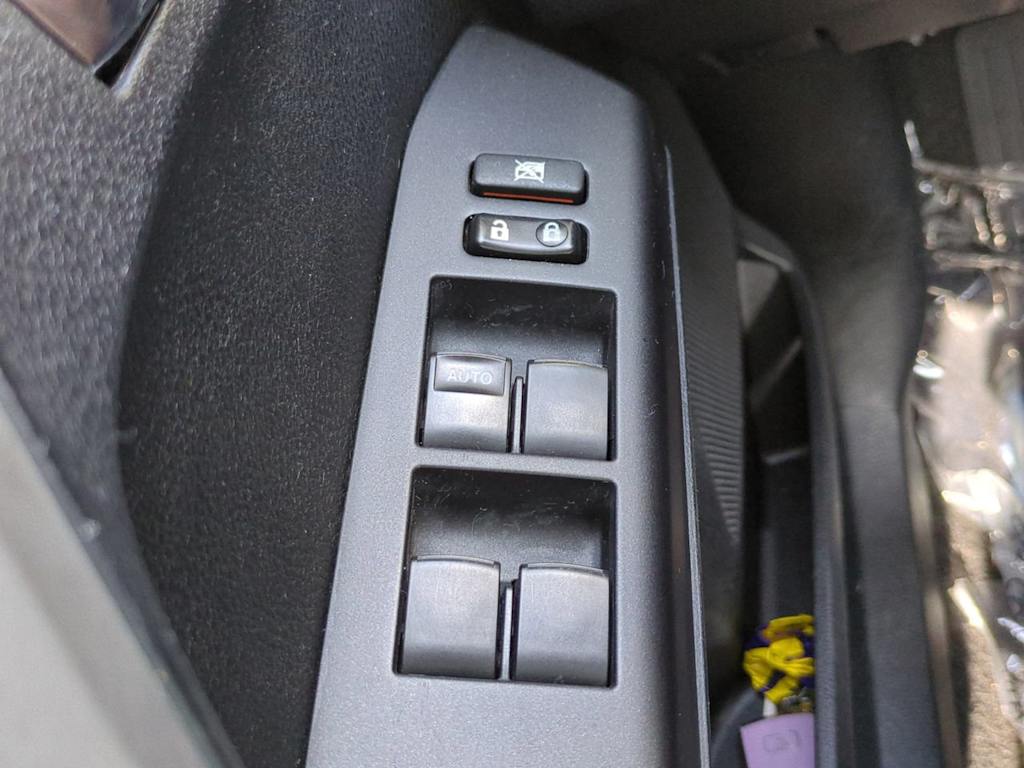 Thumbnail: 2018 Toyota RAV4 - 24