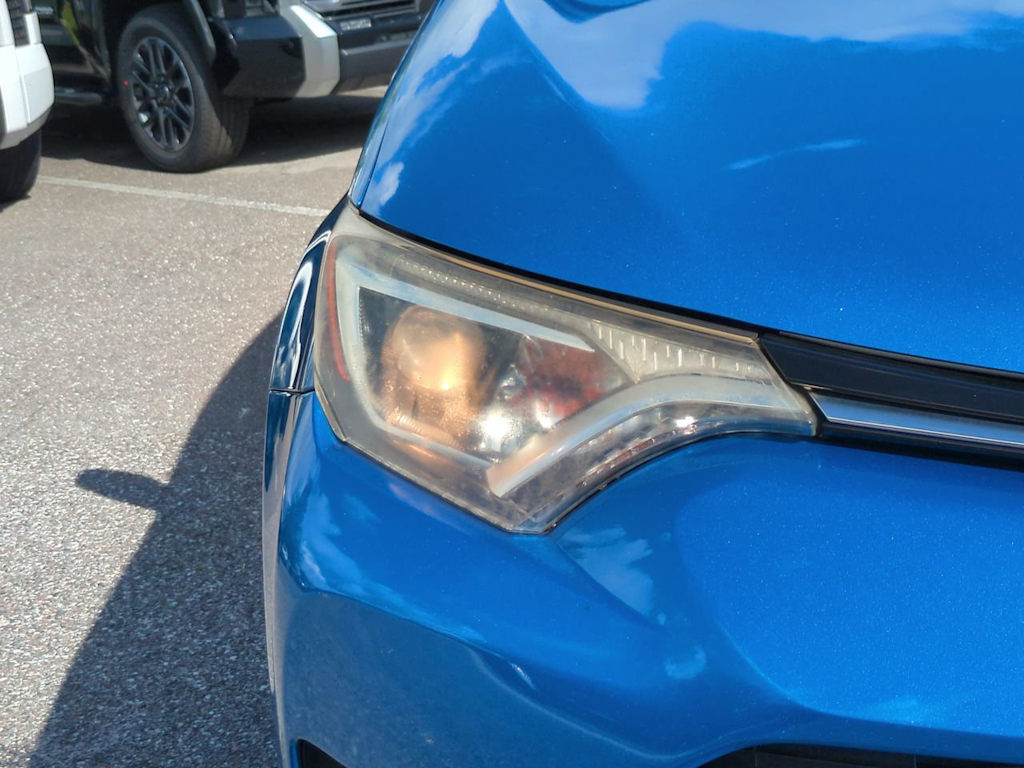 Thumbnail: 2018 Toyota RAV4 - 18