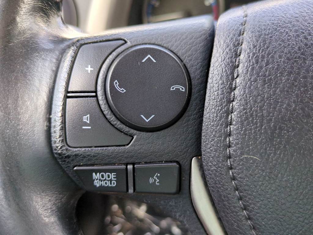Thumbnail: 2018 Toyota RAV4 - 25