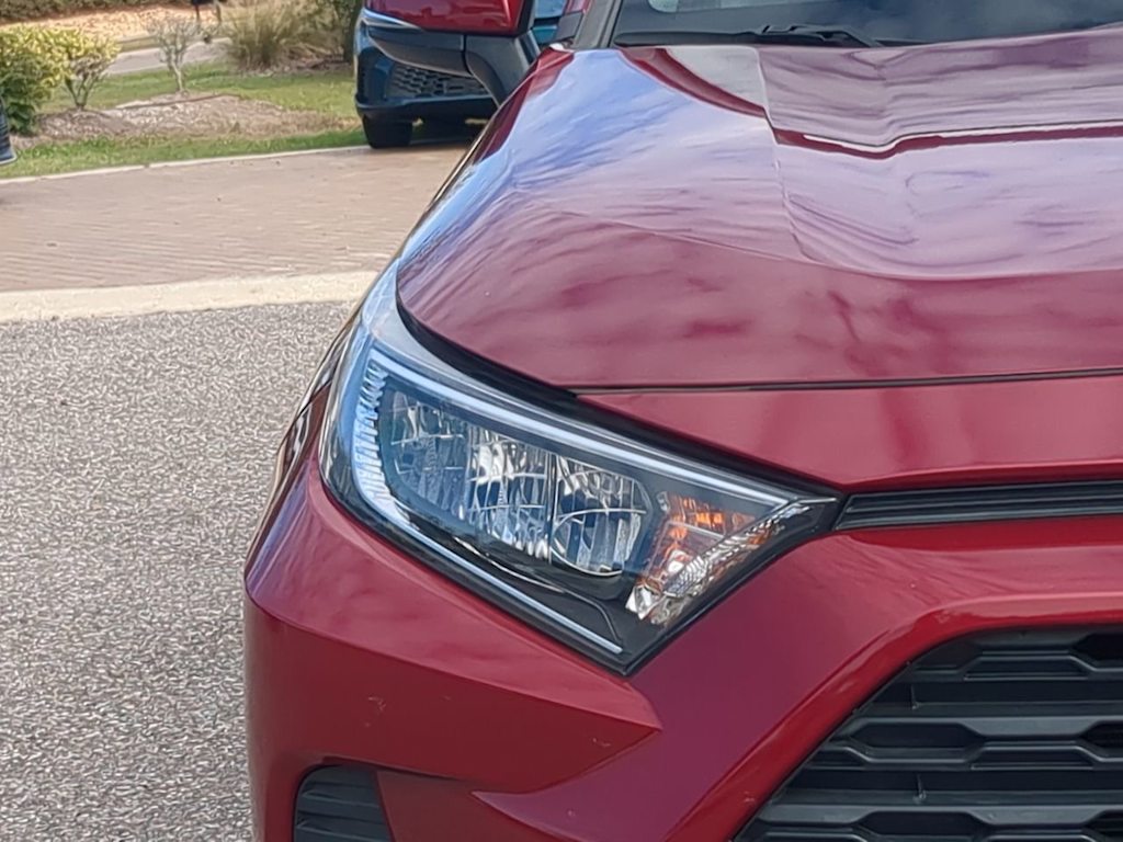 2021 Toyota RAV4 XLE 18