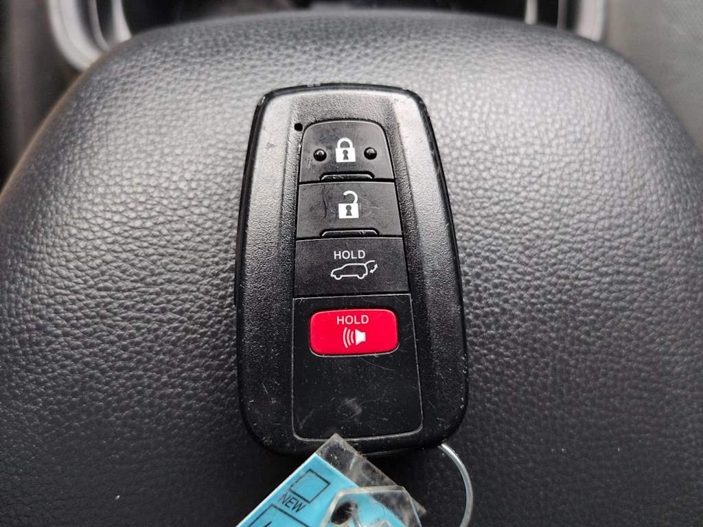 Thumbnail: 2021 Toyota RAV4 - 15