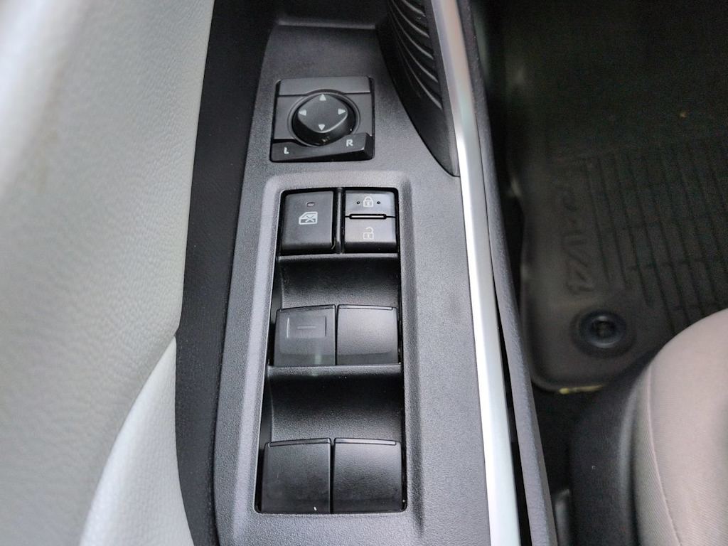 Thumbnail: 2021 Toyota RAV4 - 23