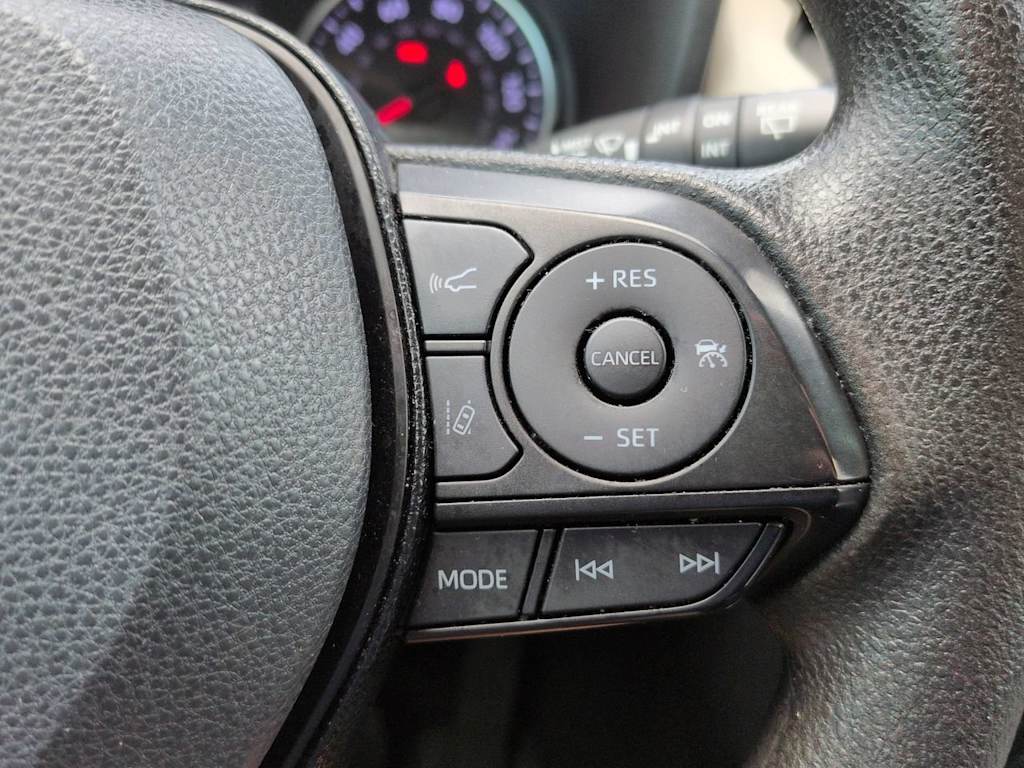 Thumbnail: 2021 Toyota RAV4 - 25