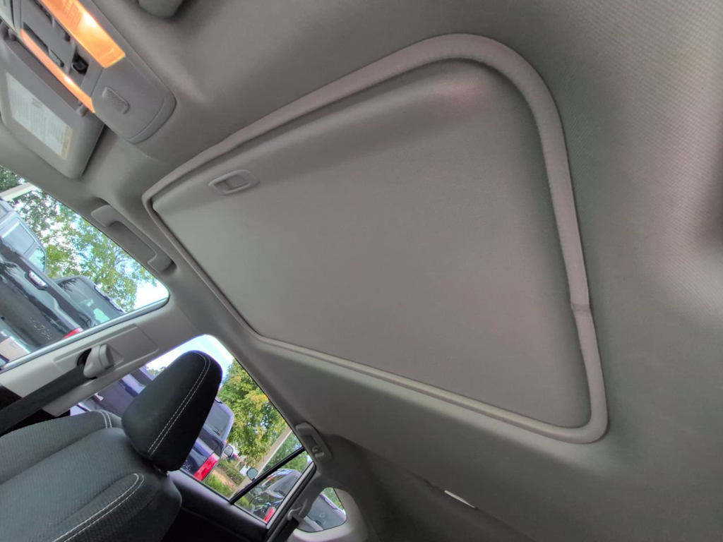 Thumbnail: 2018 Toyota RAV4 - 21