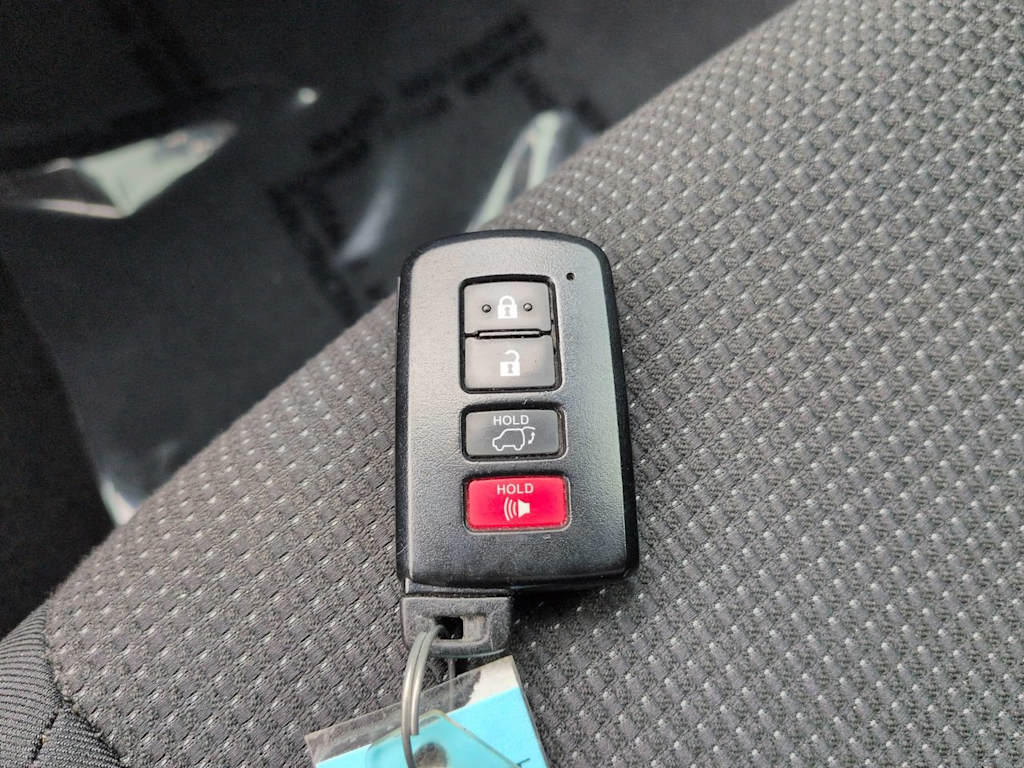 Thumbnail: 2018 Toyota RAV4 - 15