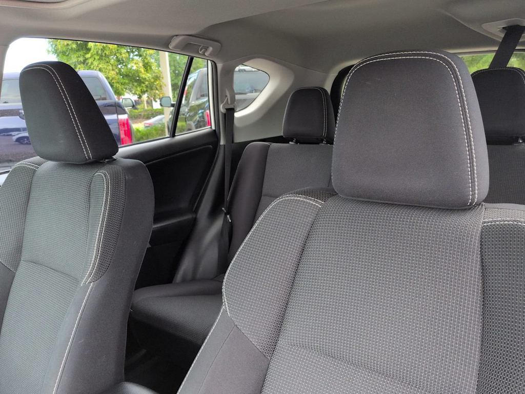 Thumbnail: 2018 Toyota RAV4 - 10