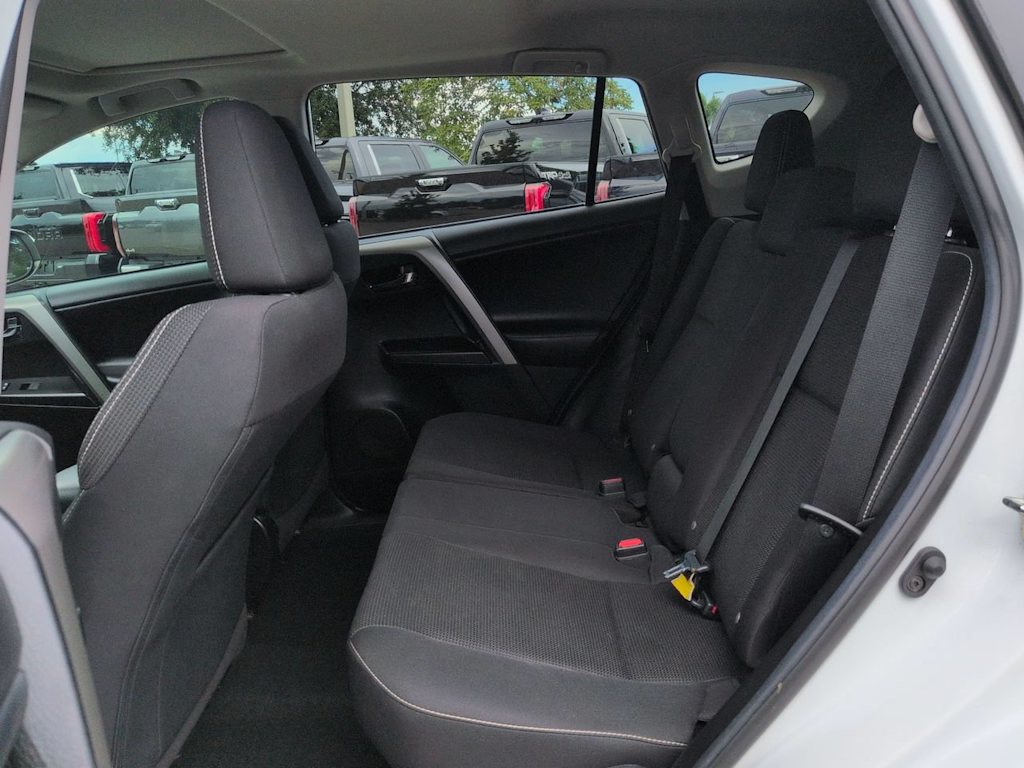 Thumbnail: 2018 Toyota RAV4 - 11