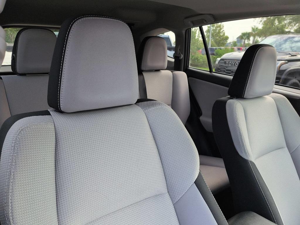 Thumbnail: 2017 Toyota RAV4 - 9
