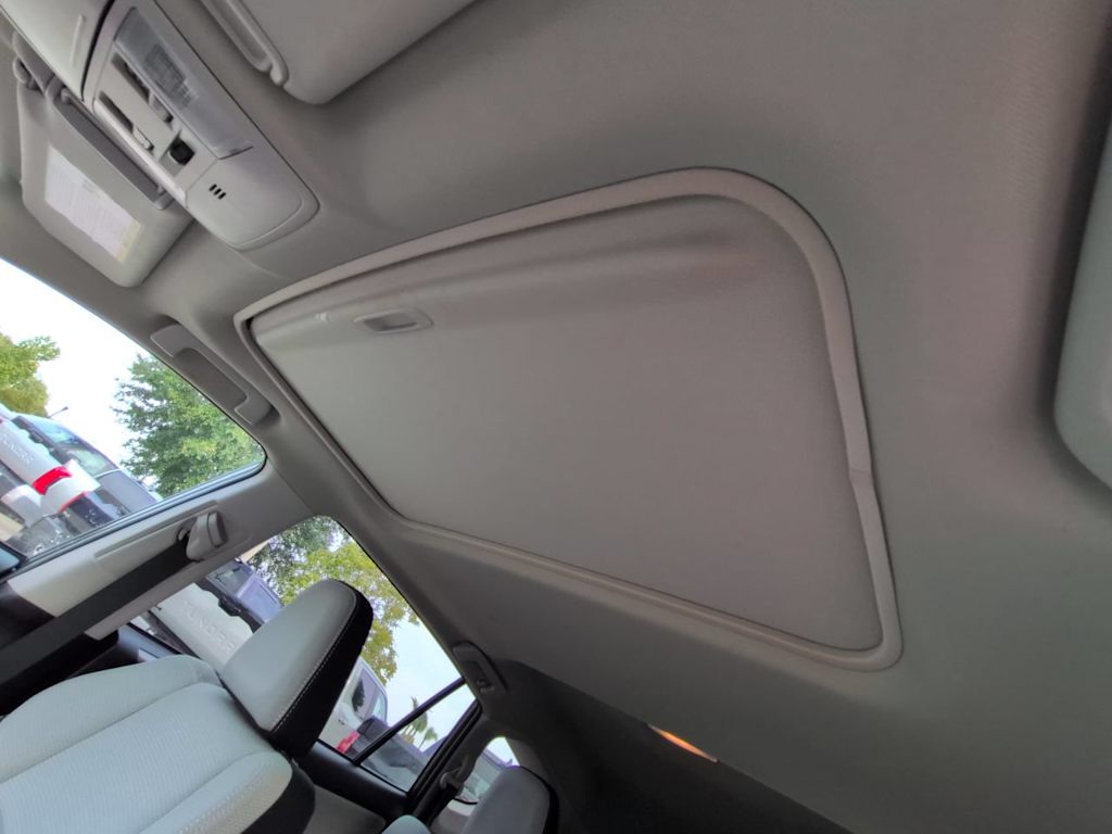 Thumbnail: 2017 Toyota RAV4 - 21