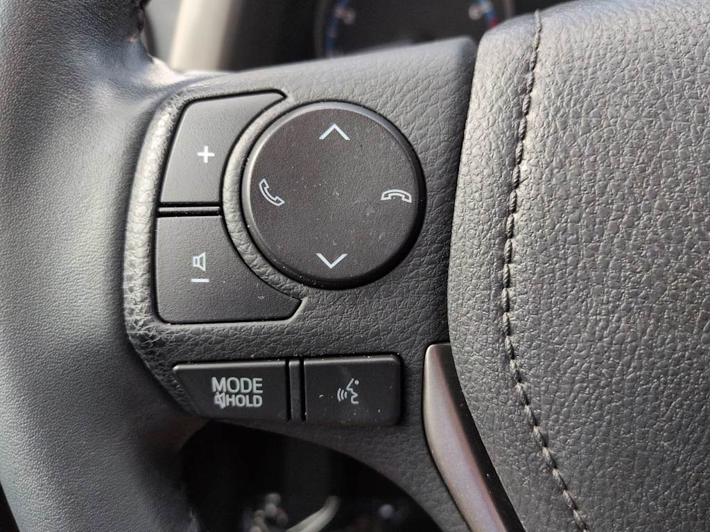 Thumbnail: 2017 Toyota RAV4 - 25