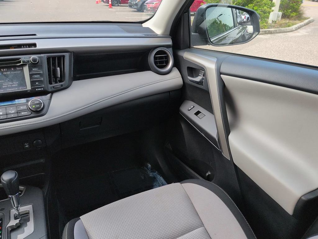 Thumbnail: 2017 Toyota RAV4 - 20