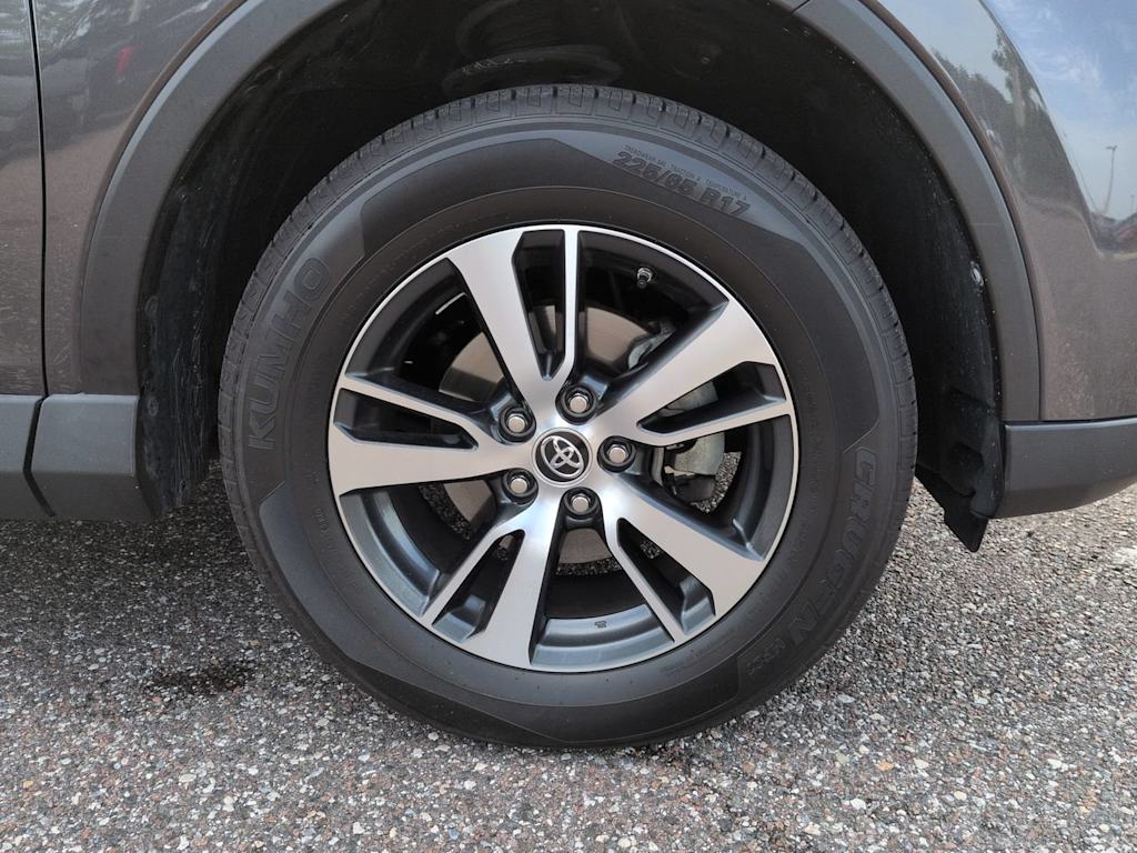 Thumbnail: 2017 Toyota RAV4 - 7
