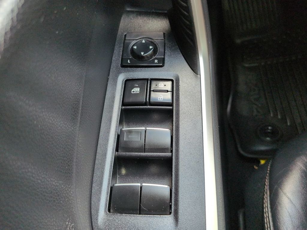 Thumbnail: 2019 Toyota RAV4 - 25