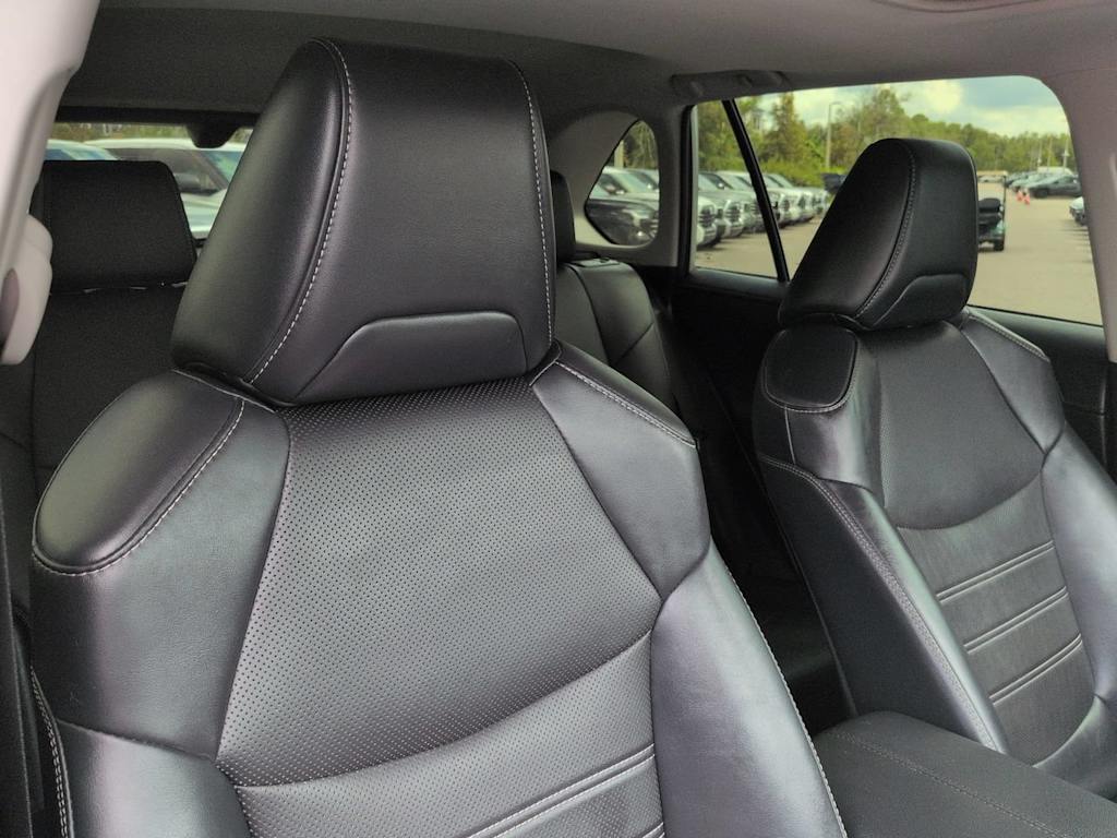 Thumbnail: 2019 Toyota RAV4 - 9
