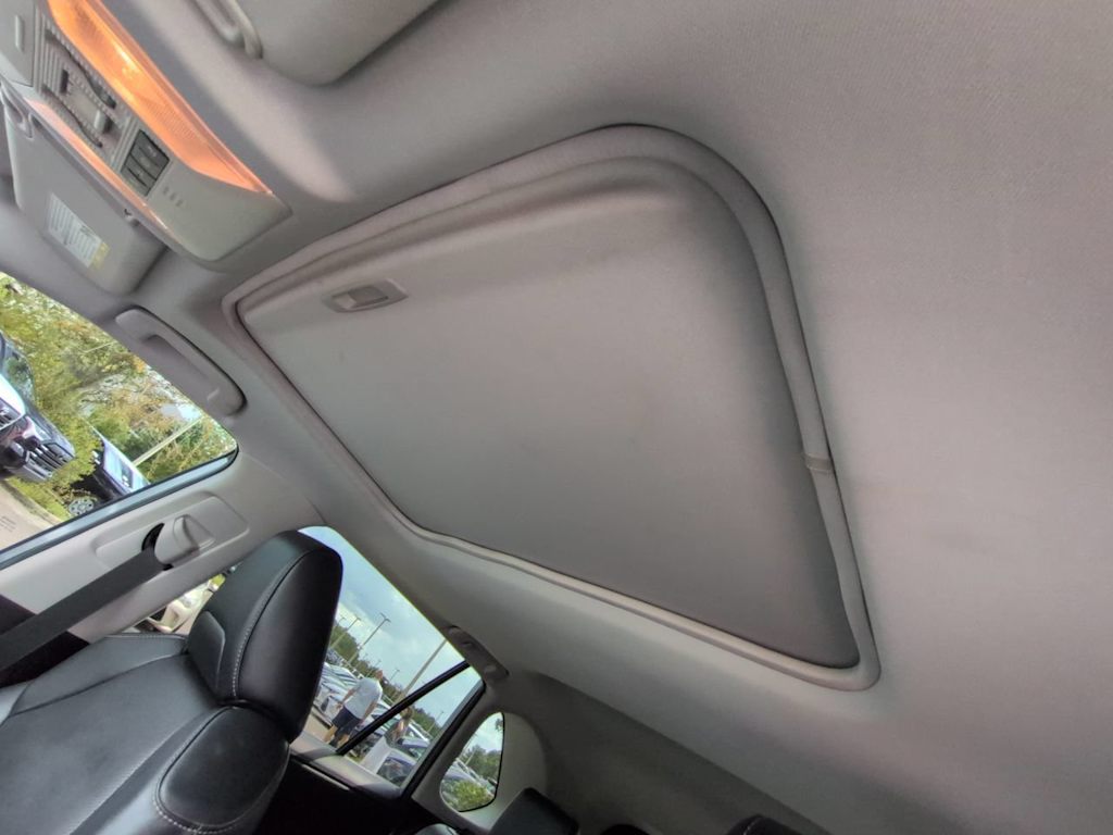 Thumbnail: 2019 Toyota RAV4 - 21