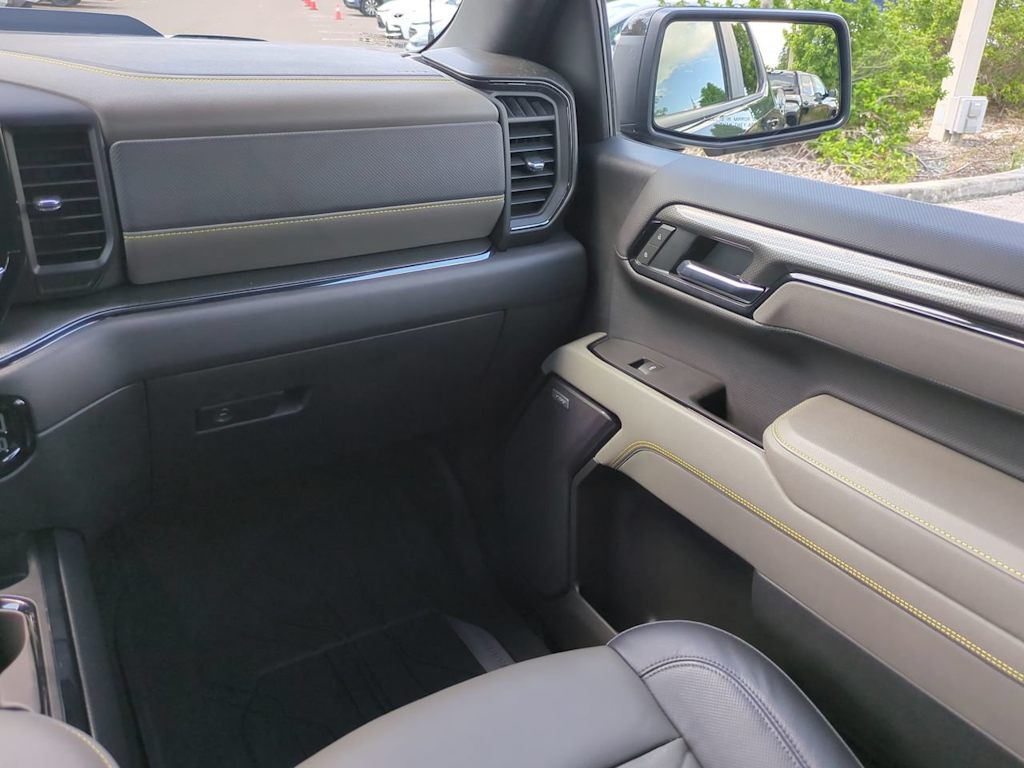 Thumbnail: 2025 Chevrolet Silverado 1500 - 20