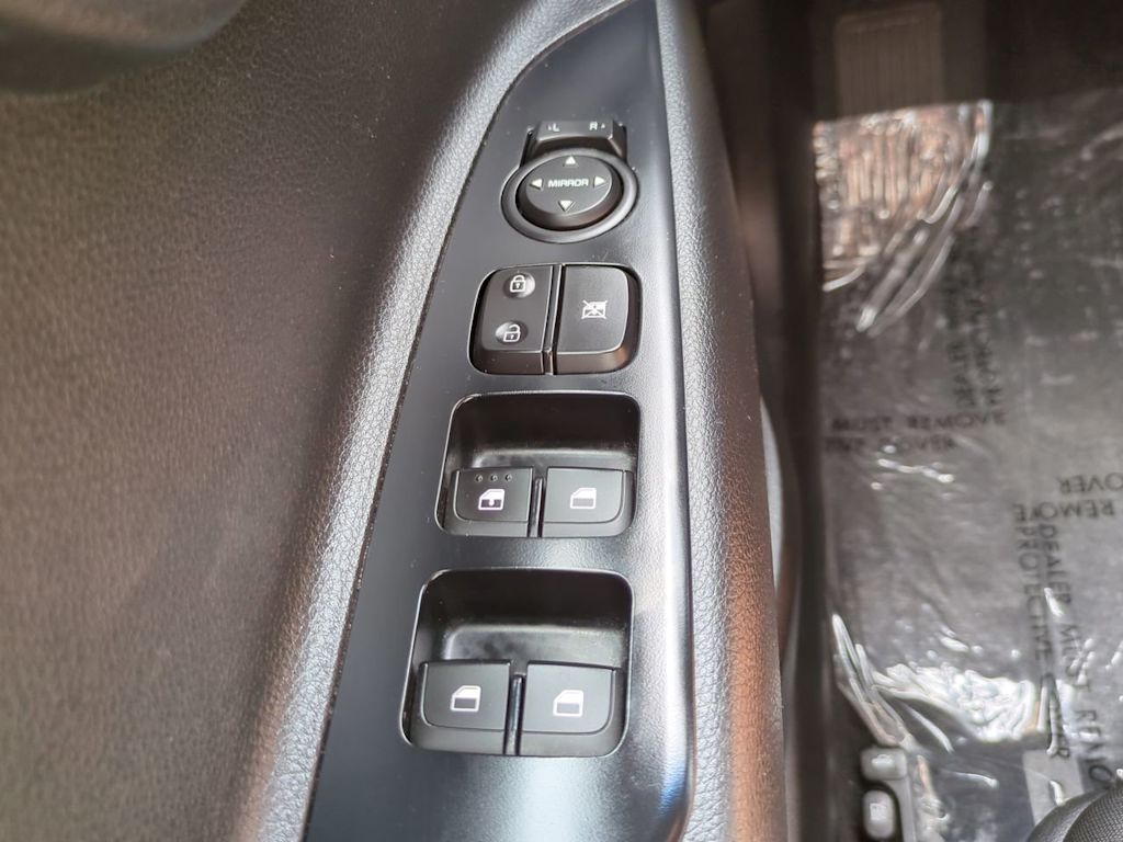 Thumbnail: 2019 Kia Rio - 22
