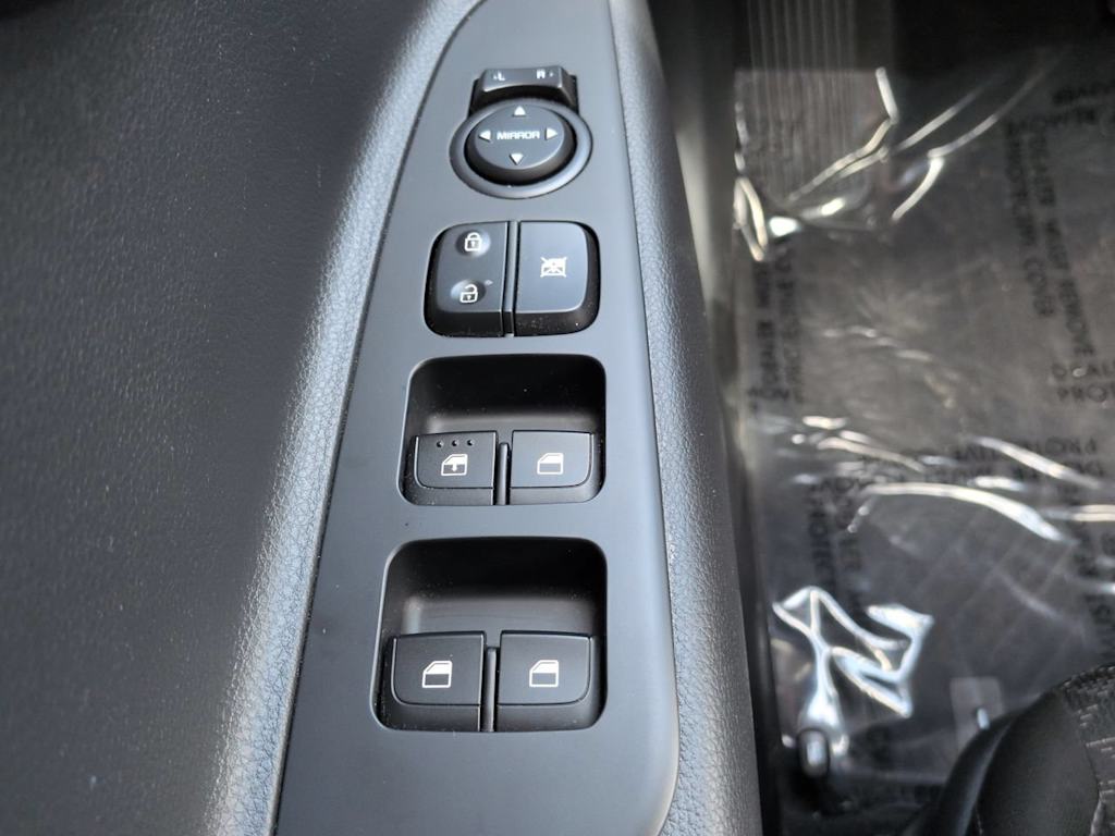 Thumbnail: 2023 Kia Rio - 23