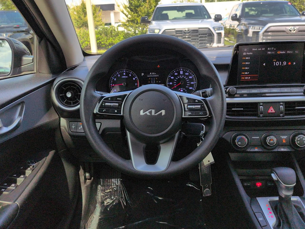 Thumbnail: 2023 Kia Forte - 9