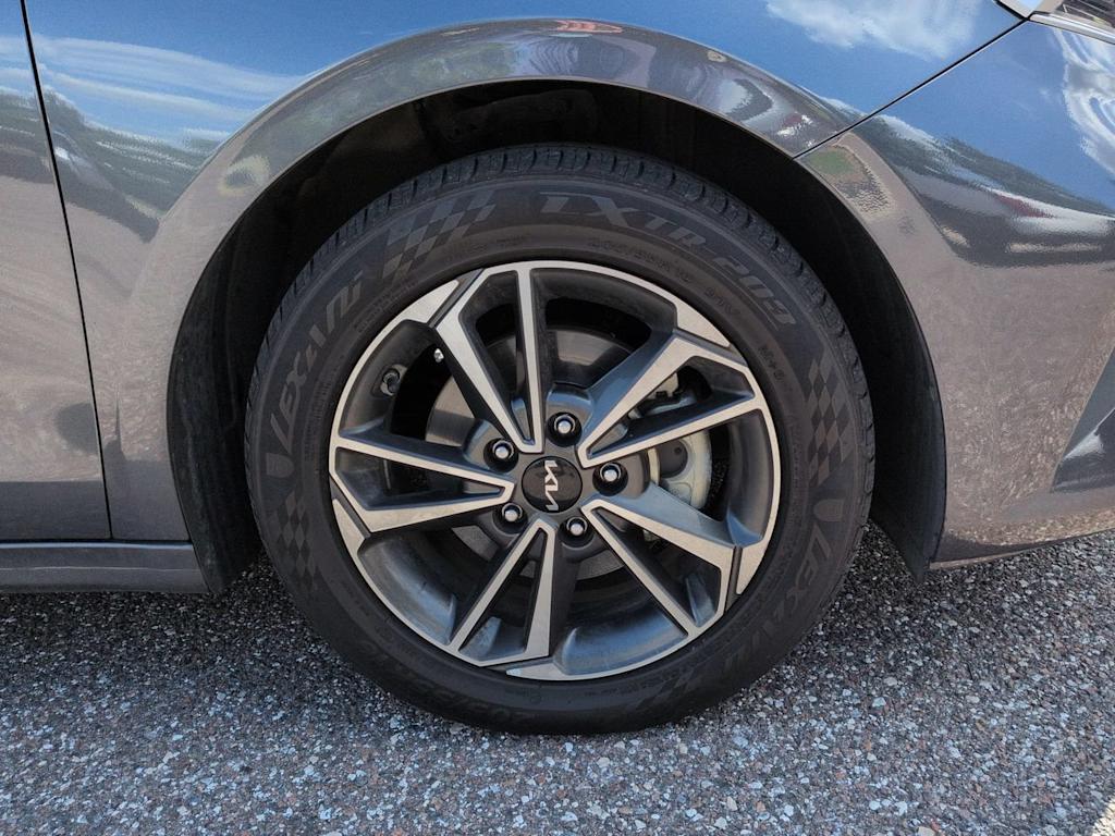Thumbnail: 2023 Kia Forte - 8