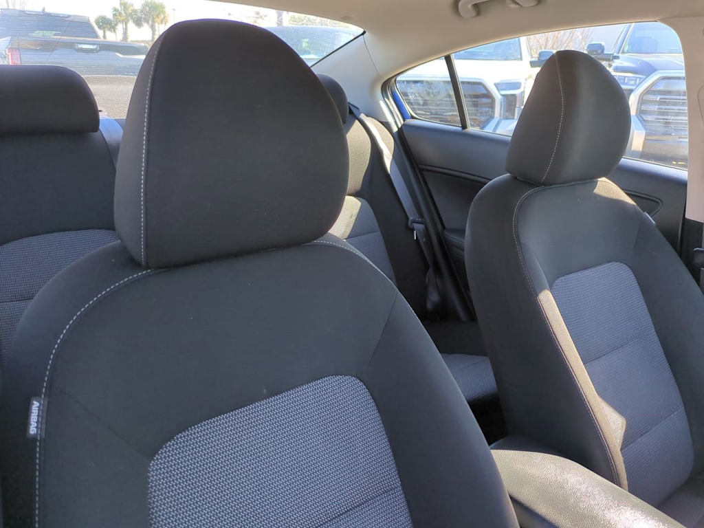 Thumbnail: 2017 Kia Forte - 9