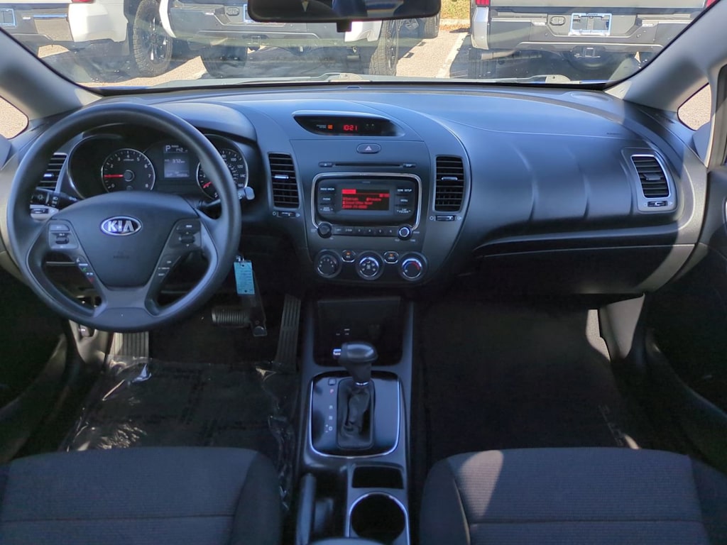 Thumbnail: 2017 Kia Forte - 8