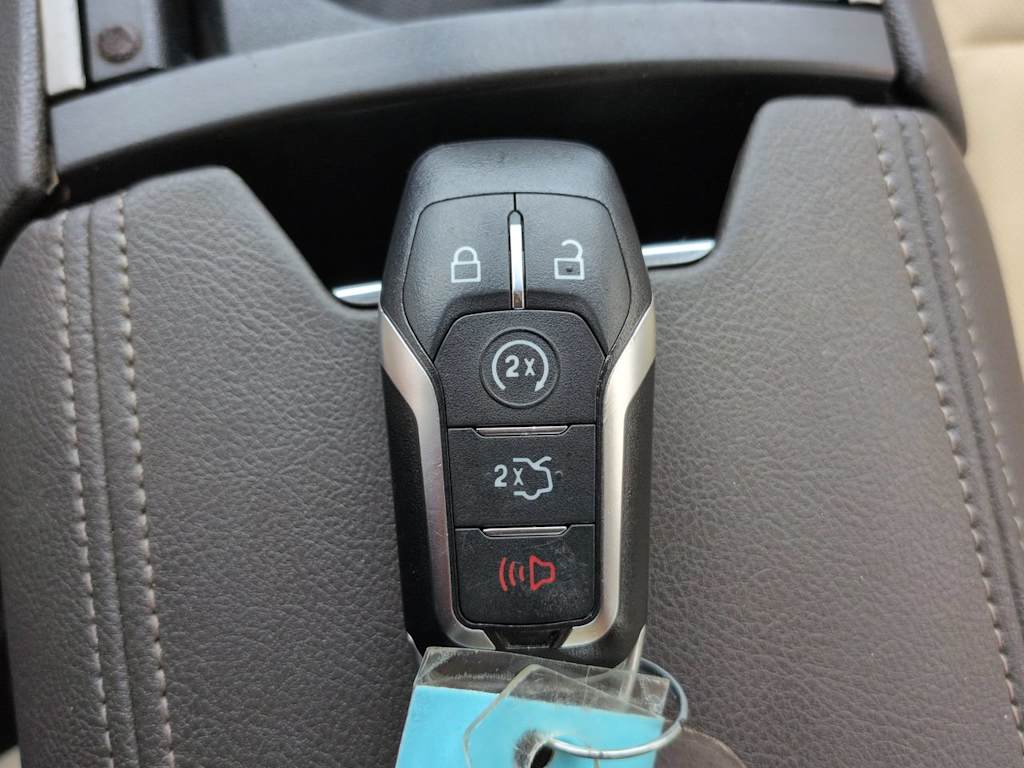 Thumbnail: 2013 Lincoln MKZ - 16