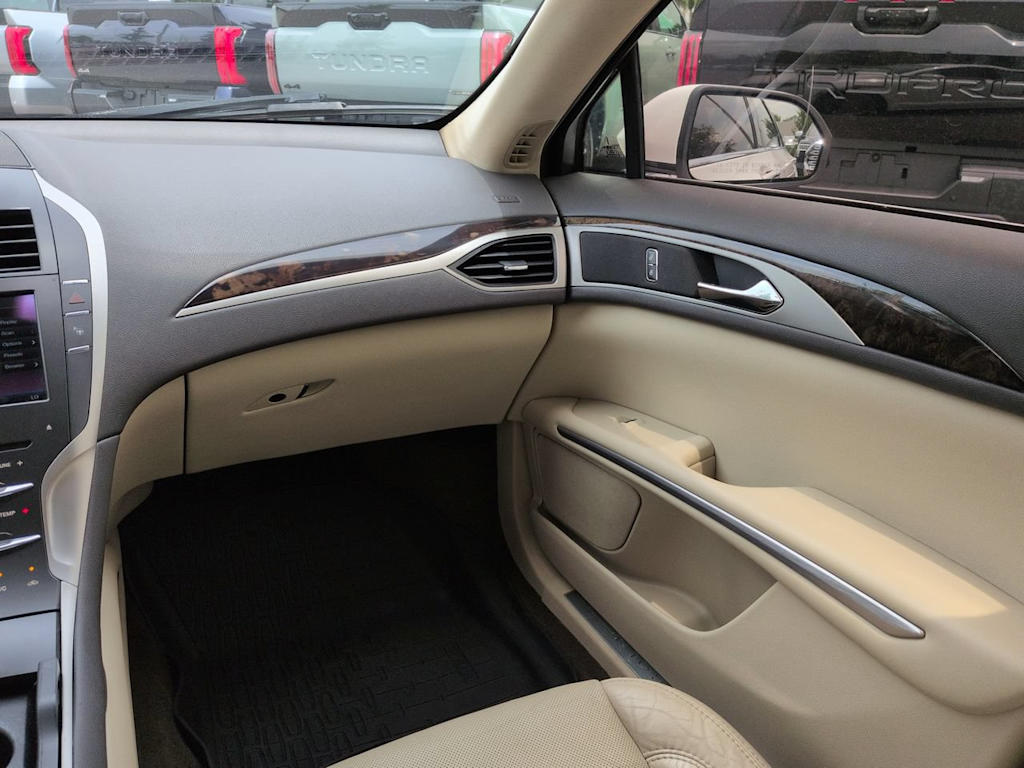 Thumbnail: 2013 Lincoln MKZ - 21