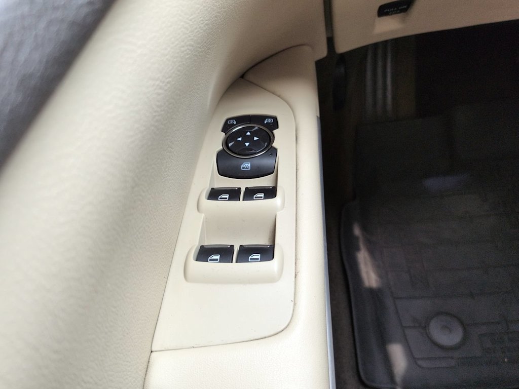 Thumbnail: 2013 Lincoln MKZ - 26