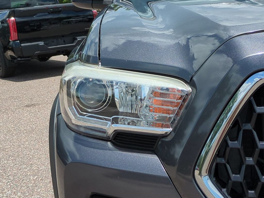 Thumbnail: 2018 Toyota Tacoma - 18