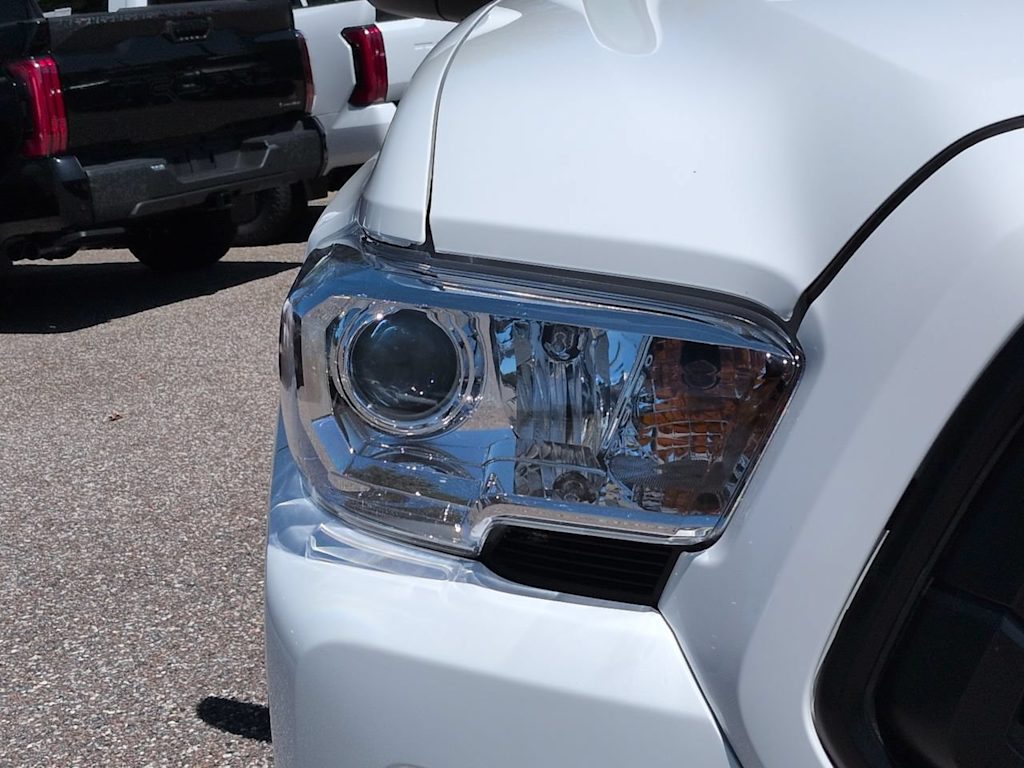 Thumbnail: 2023 Toyota Tacoma - 18