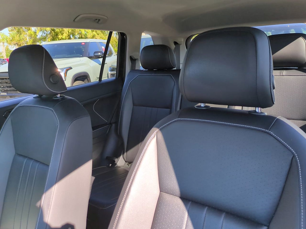 Thumbnail: 2022 Volkswagen Tiguan - 11