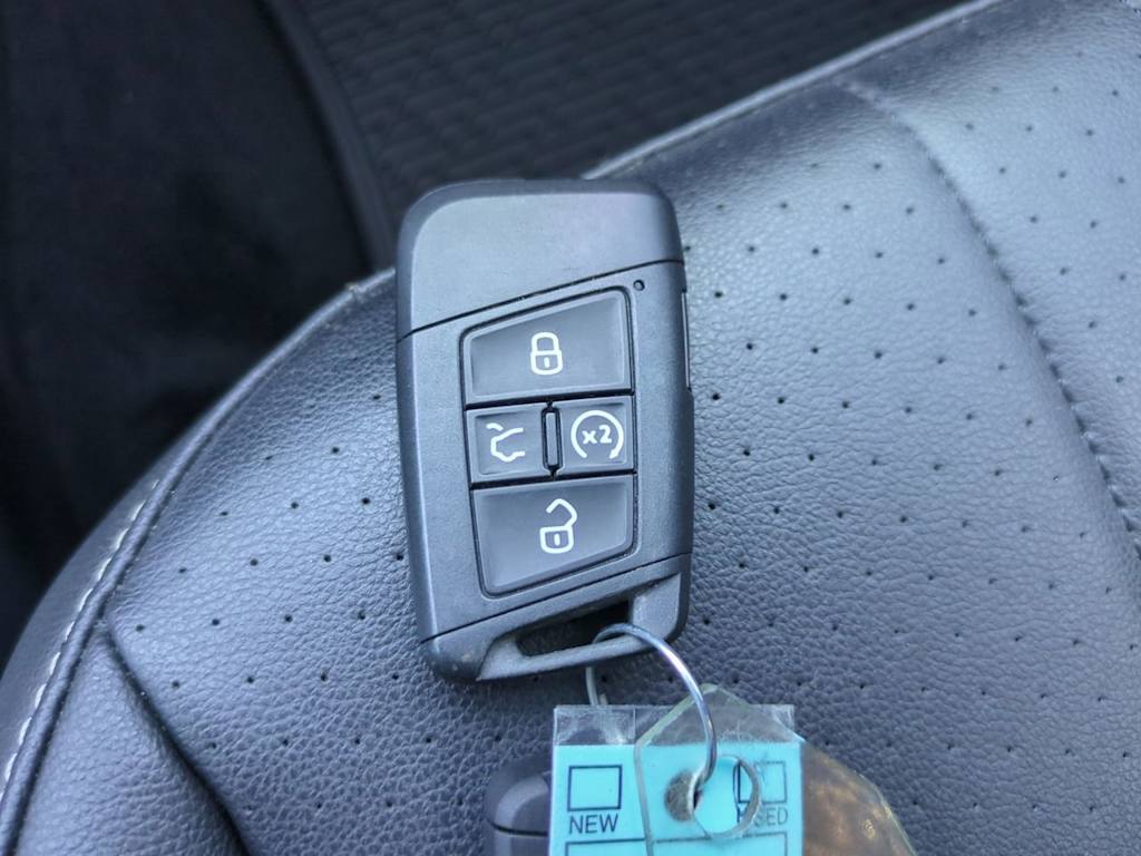 Thumbnail: 2022 Volkswagen Tiguan - 16