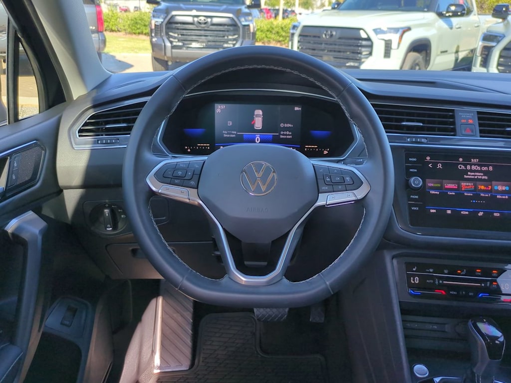 Thumbnail: 2022 Volkswagen Tiguan - 9