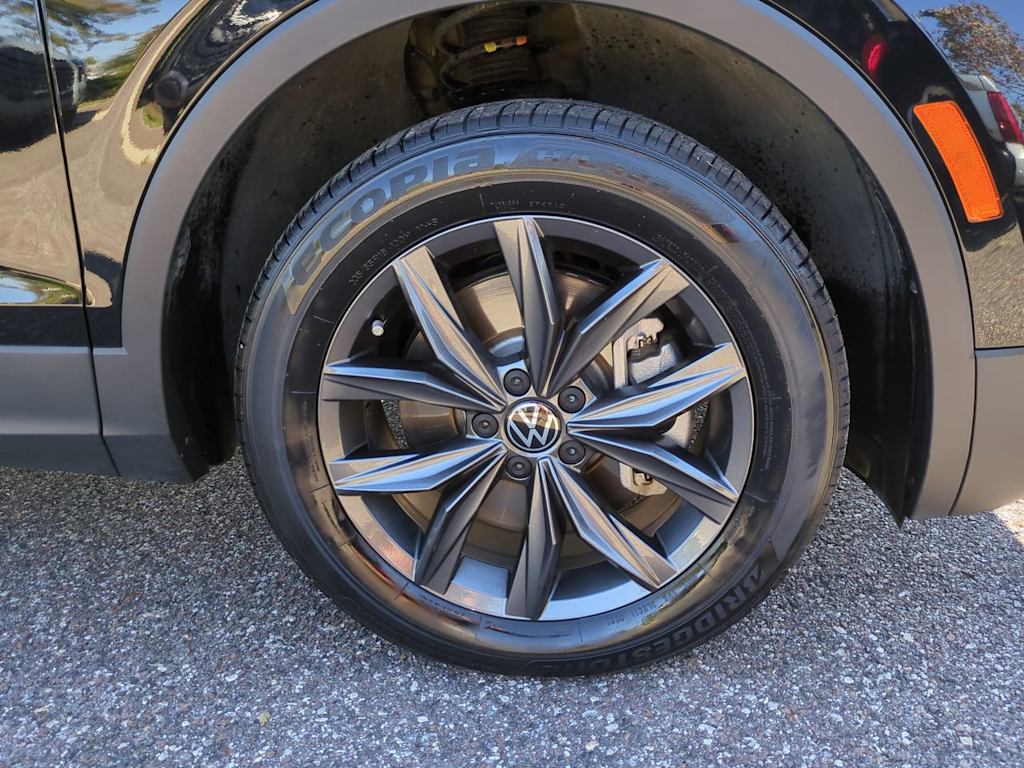 Thumbnail: 2022 Volkswagen Tiguan - 8