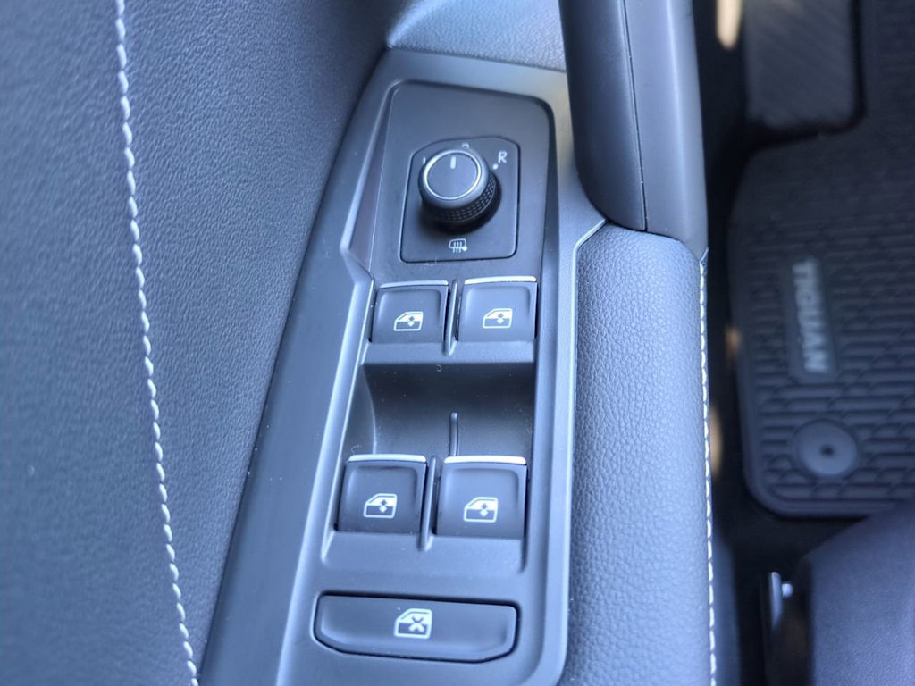 Thumbnail: 2022 Volkswagen Tiguan - 24