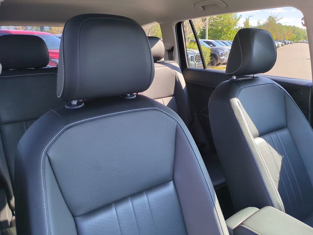 Thumbnail: 2022 Volkswagen Tiguan - 10