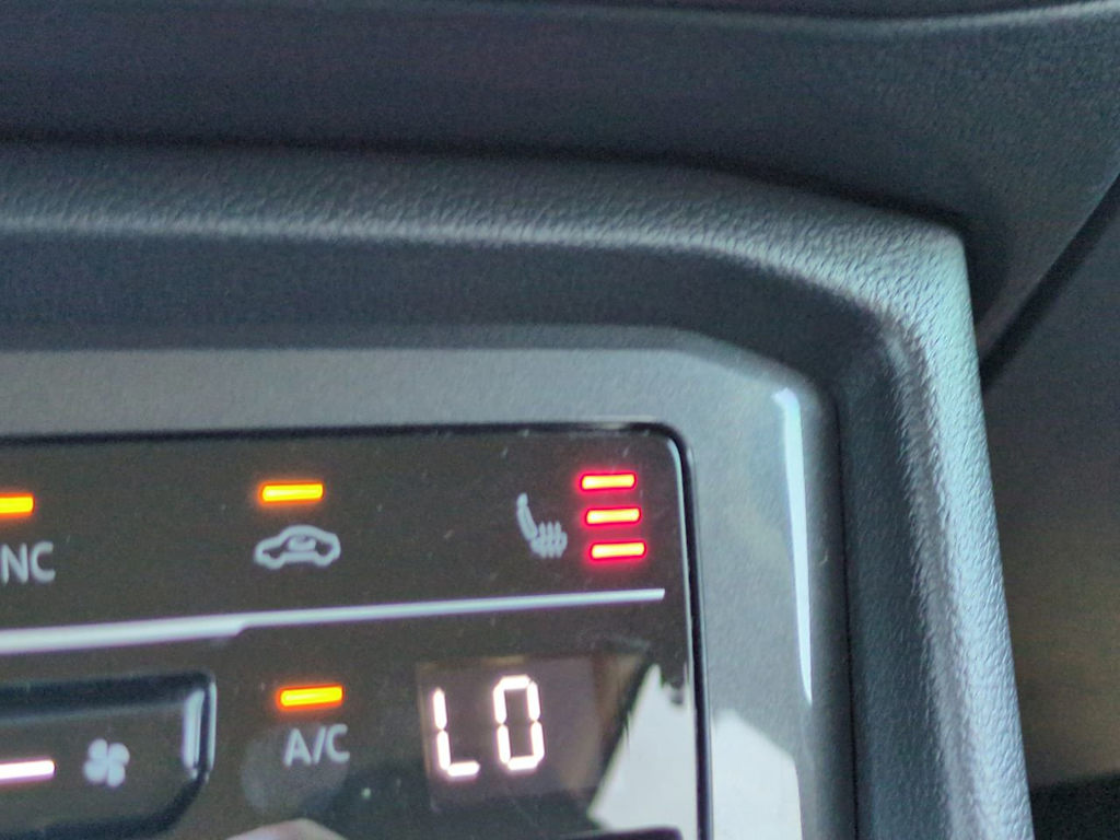 Thumbnail: 2022 Volkswagen Tiguan - 23