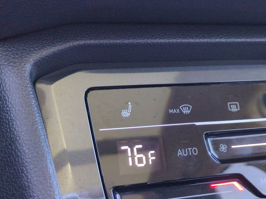 Thumbnail: 2022 Volkswagen Tiguan - 25