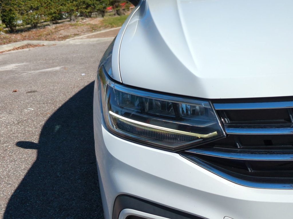 Thumbnail: 2022 Volkswagen Tiguan - 18