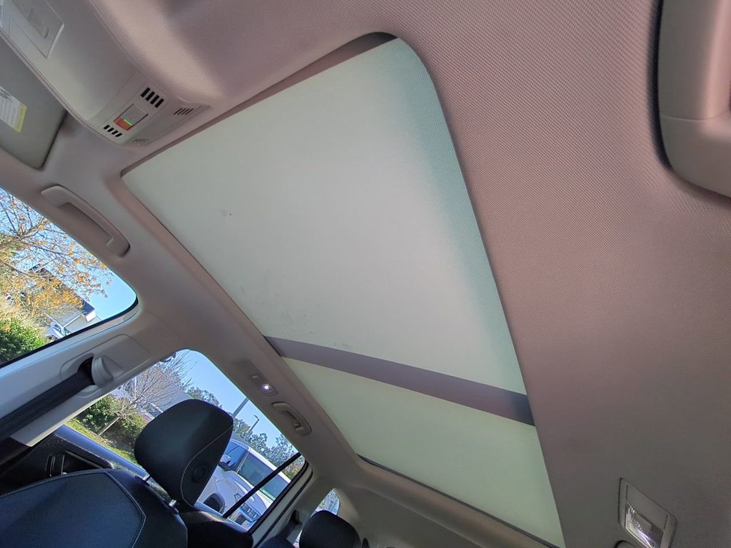 Thumbnail: 2022 Volkswagen Tiguan - 22